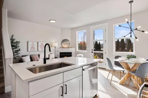 Kitchen - 20532 NEmpire Ave, Bend, OR 97701 photo 3 of 6