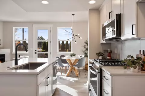 Kitchen - 20532 NEmpire Ave, Bend, OR 97701 photo 2 of 6