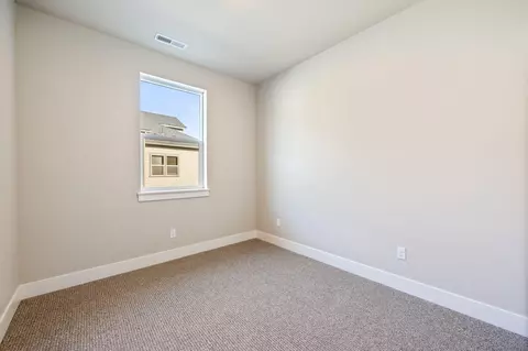 Bedroom - 20532 NEmpire Ave, Bend, OR 97701 photo 5 of 6