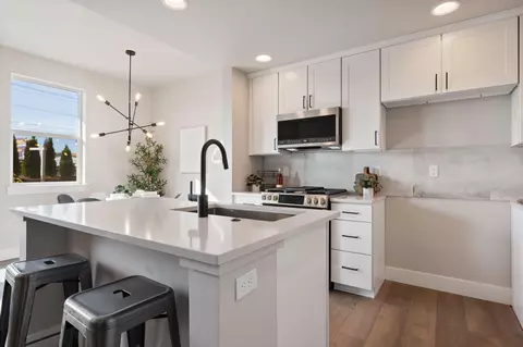 Kitchen - 20532 NEmpire Ave, Bend, OR 97701 photo 4 of 6