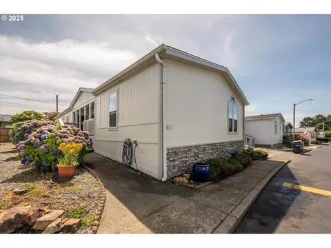 97940 W Benham Ln #4, Brookings, OR 97415