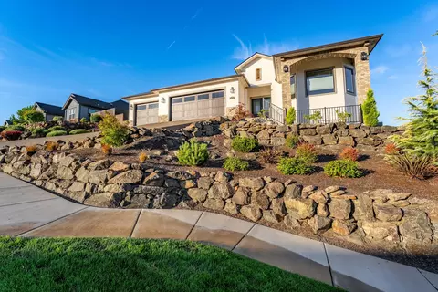 3656 Camina Dr, Medford, OR 97504