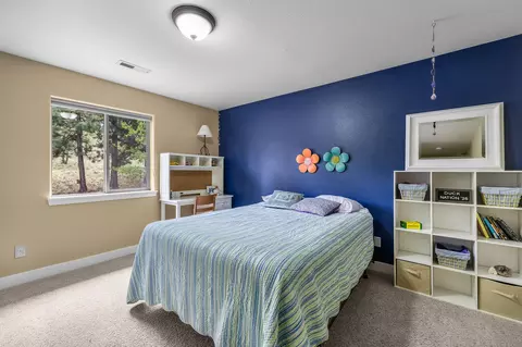 Bedroom - 400 NW Flagline Dr, Bend, OR 97703 photo 4 of 14