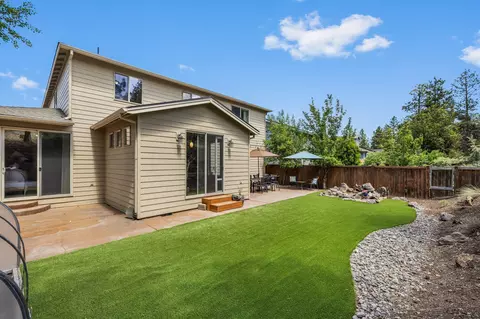 Exterior - 400 NW Flagline Dr, Bend, OR 97703 photo 6 of 15