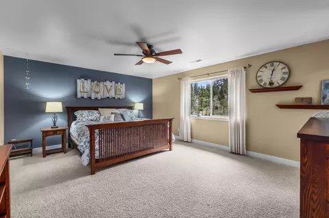 Bedroom - 400 NW Flagline Dr, Bend, OR 97703 photo 5 of 14