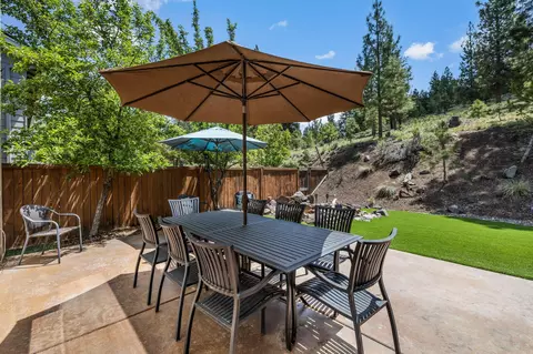 Exterior - 400 NW Flagline Dr, Bend, OR 97703 photo 9 of 15