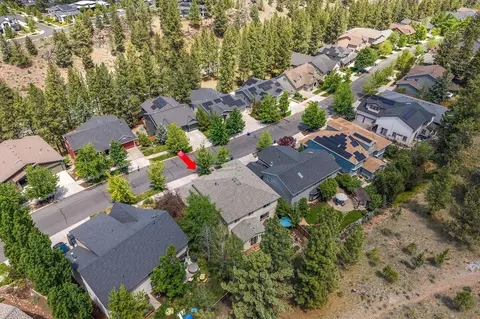 View/Area - 400 NW Flagline Dr, Bend, OR 97703 photo 4 of 11