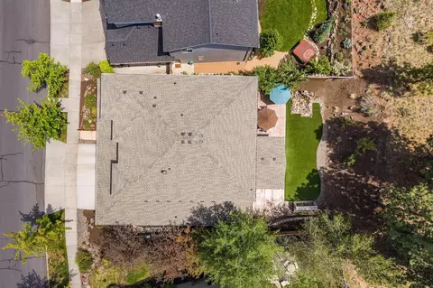 View/Area - 400 NW Flagline Dr, Bend, OR 97703 photo 1 of 11