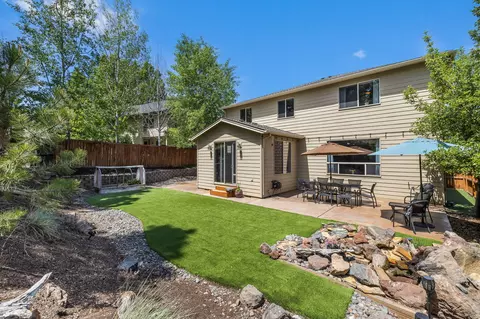 Exterior - 400 NW Flagline Dr, Bend, OR 97703 photo 12 of 15