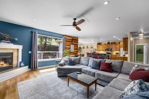 Living - 400 NW Flagline Dr, Bend, OR 97703 photo 7 of 9
