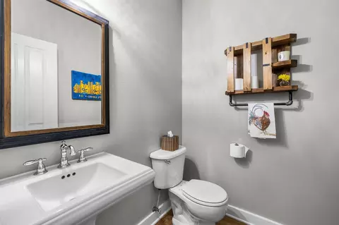 Bath - 400 NW Flagline Dr, Bend, OR 97703 photo 1 of 8