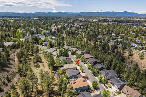 View/Area - 400 NW Flagline Dr, Bend, OR 97703 photo 3 of 11