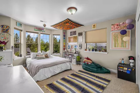 Bedroom - 400 NW Flagline Dr, Bend, OR 97703 photo 12 of 14