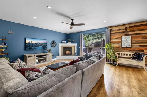 Living - 400 NW Flagline Dr, Bend, OR 97703 photo 3 of 9