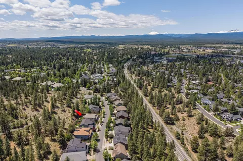 View/Area - 400 NW Flagline Dr, Bend, OR 97703 photo 7 of 11