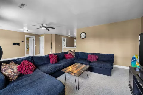 Living - 400 NW Flagline Dr, Bend, OR 97703 photo 9 of 9