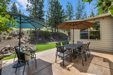 Exterior - 400 NW Flagline Dr, Bend, OR 97703 photo 8 of 15