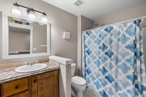 Bath - 400 NW Flagline Dr, Bend, OR 97703 photo 8 of 8