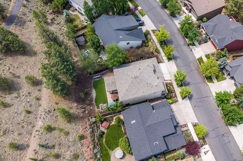 View/Area - 400 NW Flagline Dr, Bend, OR 97703 photo 2 of 11