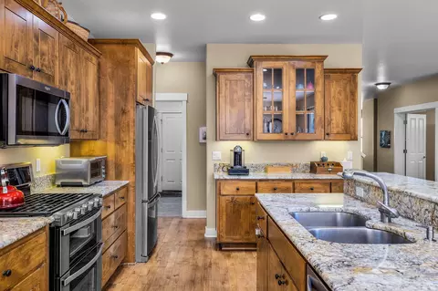 Kitchen - 400 NW Flagline Dr, Bend, OR 97703 photo 3 of 3