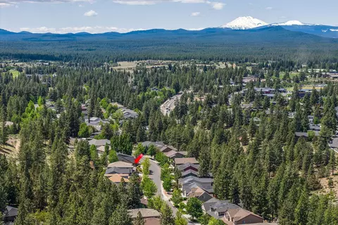 View/Area - 400 NW Flagline Dr, Bend, OR 97703 photo 9 of 11
