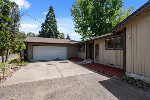 312 N Barneburg Rd, Medford, OR 97504