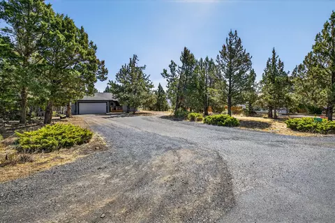 3716 SW 32nd St, Redmond, OR 97756
