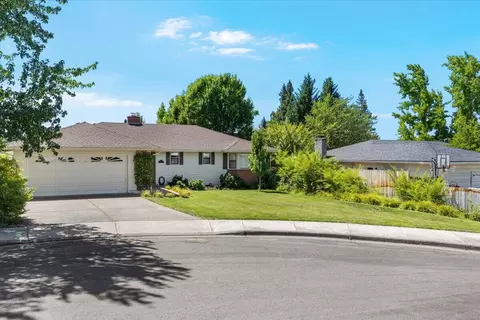 2844 Courtney Cir, Medford, OR 97504