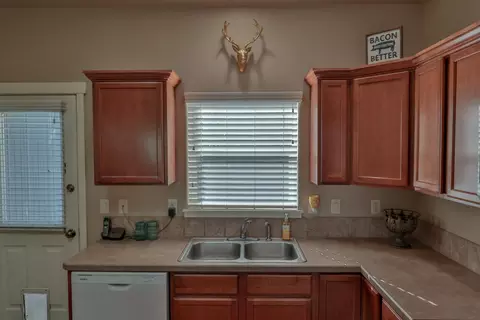 Kitchen - 63752 Hunters Cir, Bend, OR 97701 photo 4 of 4