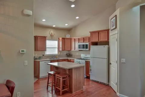 Kitchen - 63752 Hunters Cir, Bend, OR 97701 photo 2 of 4