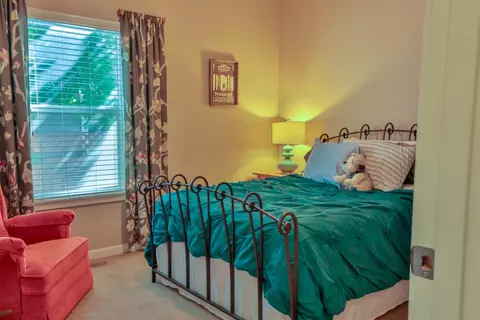 Bedroom - 63752 Hunters Cir, Bend, OR 97701 photo 2 of 3