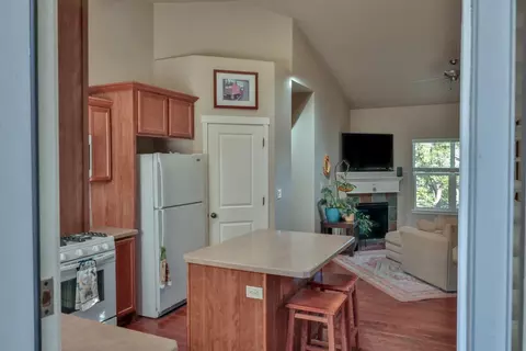 Kitchen - 63752 Hunters Cir, Bend, OR 97701 photo 3 of 4