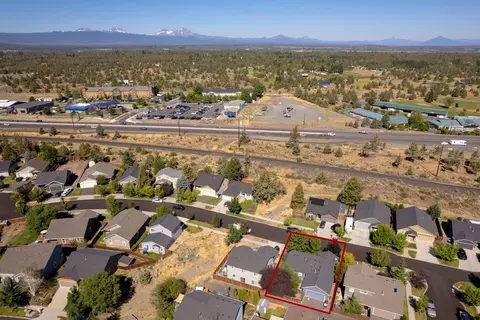 View/Area - 63752 Hunters Cir, Bend, OR 97701 photo 2 of 2