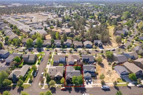 View/Area - 63752 Hunters Cir, Bend, OR 97701 photo 1 of 2