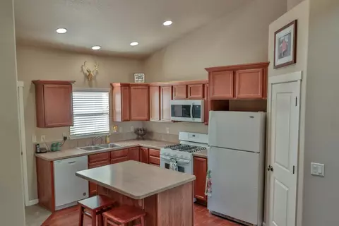 Kitchen - 63752 Hunters Cir, Bend, OR 97701 photo 1 of 4
