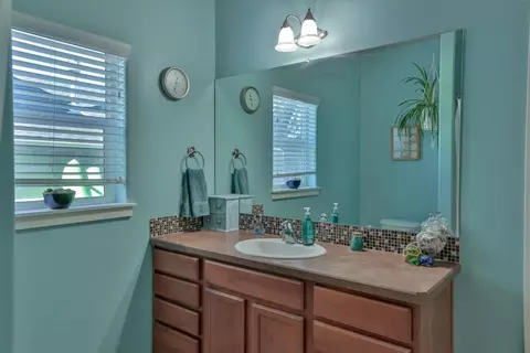 Bath - 63752 Hunters Cir, Bend, OR 97701 photo 1 of 1