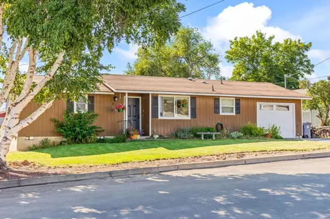 216 NE 9th St, Madras, OR 97741