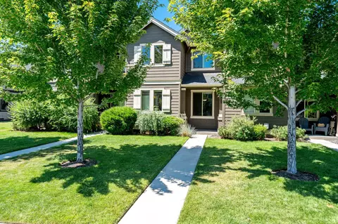 3343 SW 28th St, Redmond, OR 97756