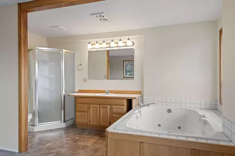 Bath - 62540 Eagle Rd, Bend, OR 97701 photo 1 of 3