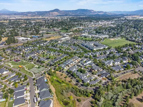 View/Area - 1159 Rustler Peak St, Central Point, OR 97502 photo 6 of 13