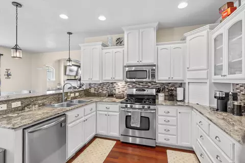 Kitchen - 1159 Rustler Peak St, Central Point, OR 97502 photo 3 of 4