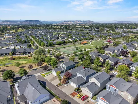 View/Area - 1159 Rustler Peak St, Central Point, OR 97502 photo 3 of 13