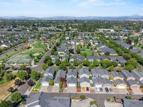 View/Area - 1159 Rustler Peak St, Central Point, OR 97502 photo 4 of 13