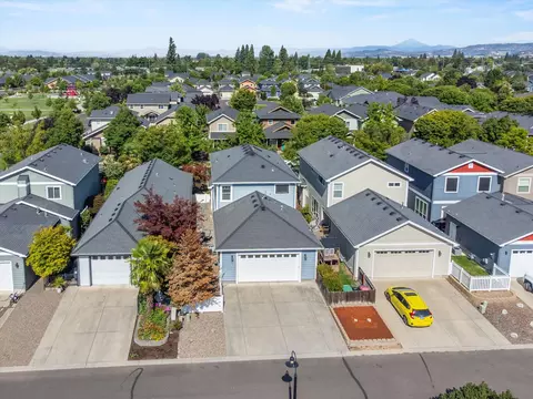 View/Area - 1159 Rustler Peak St, Central Point, OR 97502 photo 2 of 13