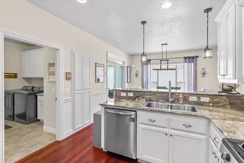 Kitchen - 1159 Rustler Peak St, Central Point, OR 97502 photo 4 of 4