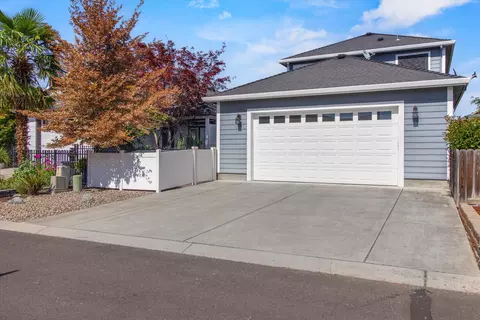 Exterior - 1159 Rustler Peak St, Central Point, OR 97502 photo 3 of 7