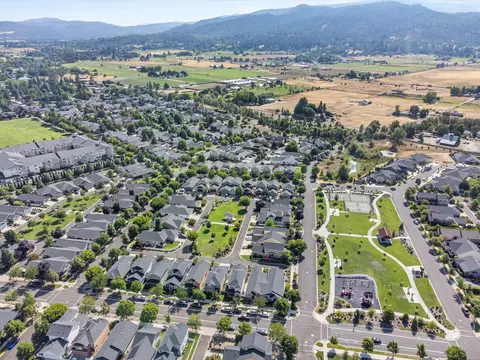 View/Area - 1159 Rustler Peak St, Central Point, OR 97502 photo 9 of 13