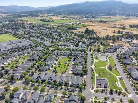 View/Area - 1159 Rustler Peak St, Central Point, OR 97502 photo 10 of 13