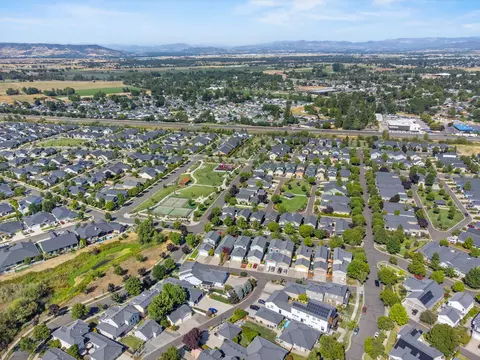 View/Area - 1159 Rustler Peak St, Central Point, OR 97502 photo 5 of 13