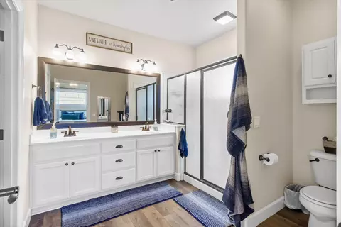 Bath - 1159 Rustler Peak St, Central Point, OR 97502 photo 1 of 4